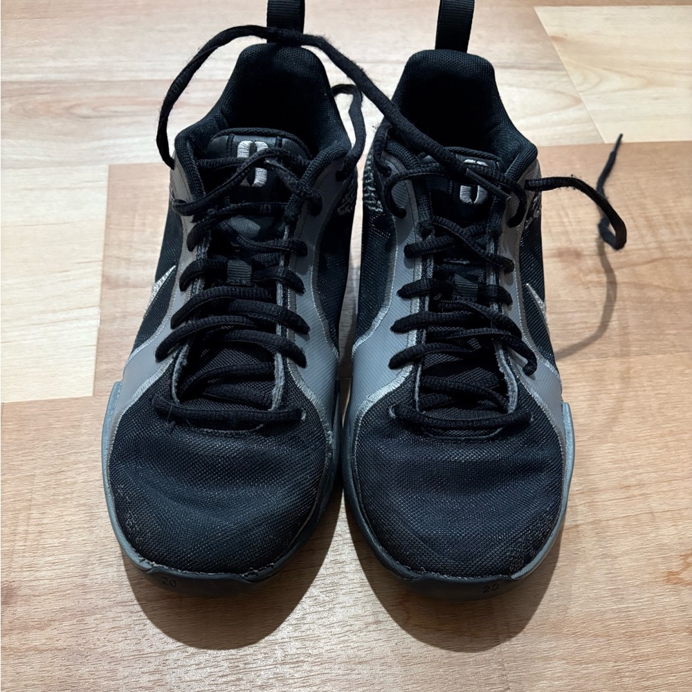 Nike Kids Sabrina 2.  Black/Silver.  Size 4.5Y